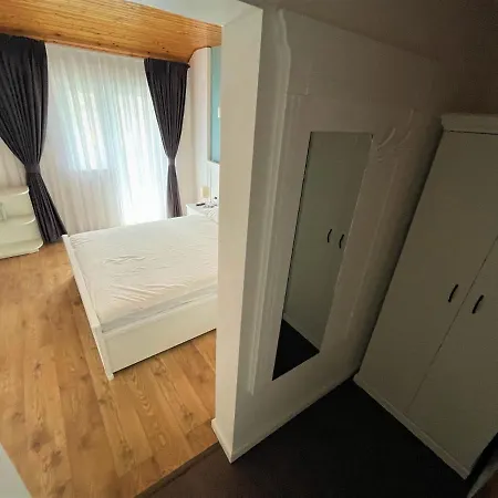 Pensiunea Caluda ゲストハウス ナボダリ