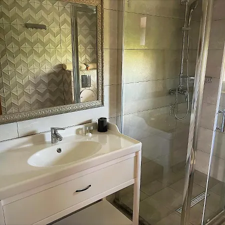 ゲストハウス Pensiunea Caluda ナボダリ