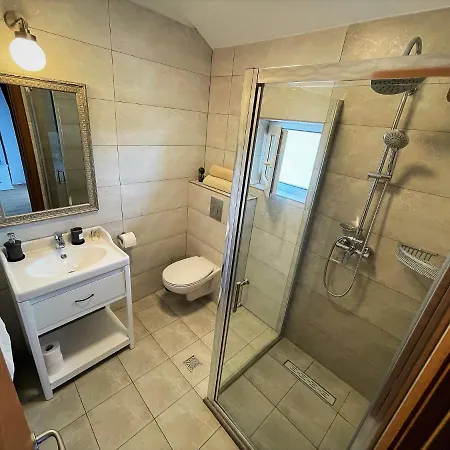 ゲストハウス Pensiunea Caluda ナボダリ